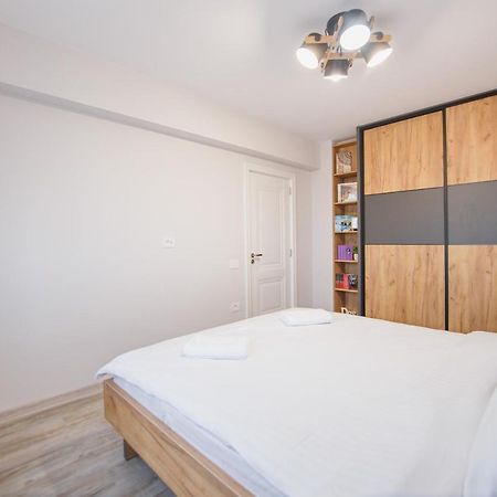 オラデアCreamy Wood Havenアパートメント エクステリア 写真
