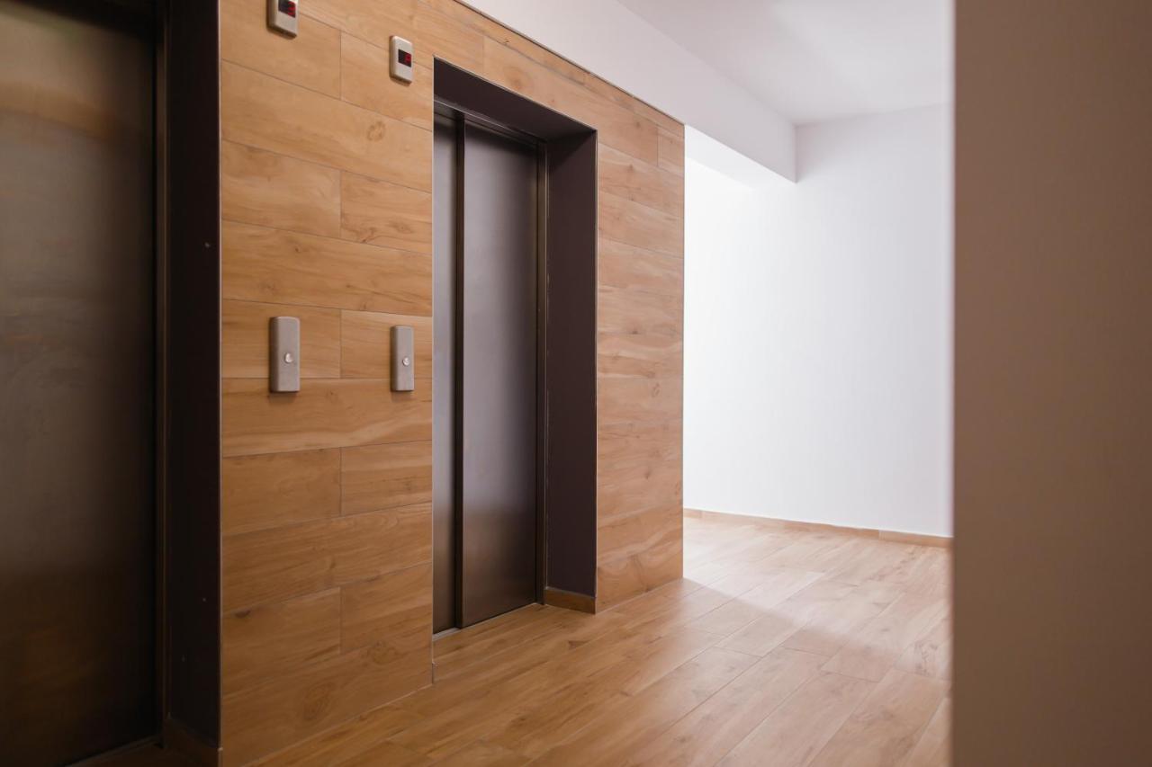 オラデアCreamy Wood Havenアパートメント エクステリア 写真