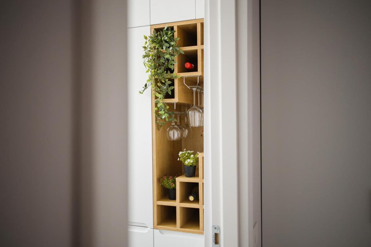 オラデアCreamy Wood Havenアパートメント エクステリア 写真